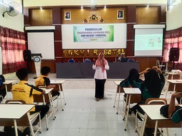 Peluang Emas di Dunia Kerja: Pembekalan Praktik Kerja Industri di SMKN 1 Robatal