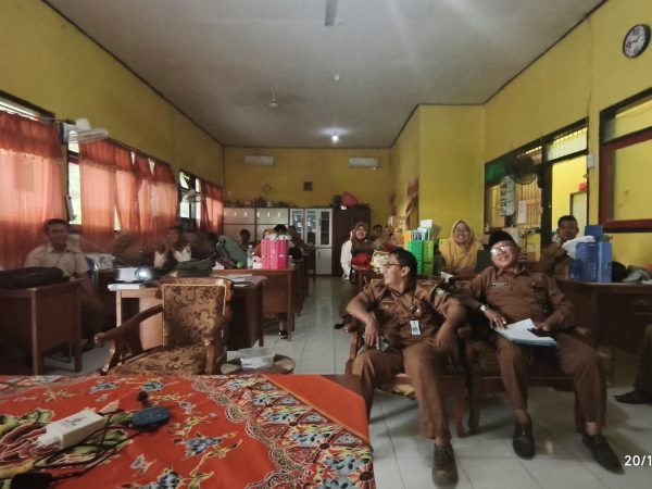 Guru Kreatif Bertransformasi dengan AI : SMKN 1 Robatal Gelar Kelas Berbagi Edisi 02