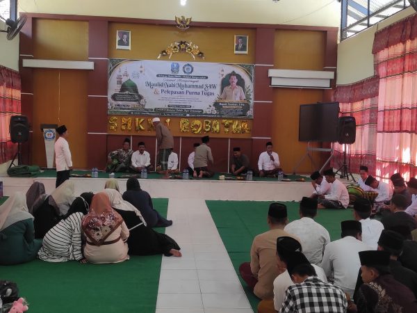 Dengan Semangat Maulid Nabi Muhammad SAW menjadikan momentum untuk meneladani akhlak yang mulia di lingkungan SMKN 1 ROBATAL