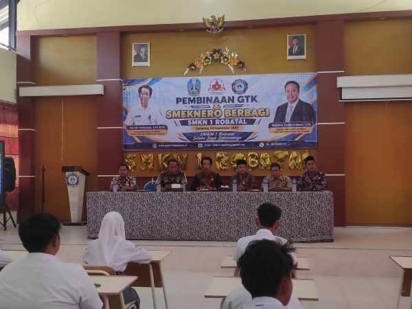 Pembinaan GTK SMKN 1 Robatal: Penguatan Profesionalisme dan Peningkatan Mutu Pendidikan